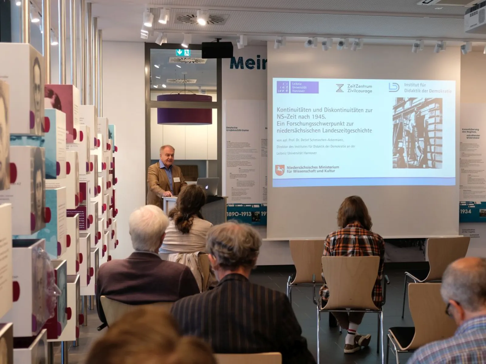 Eröffnungsvortrag von Prof. Dr. Detlef Schmiechen-Ackermann, Direktor des Instituts für Didaktik der Demokratie an der Leibniz Universität Hannover, zur Tagung "Der mühsame Weg zur Demokratie – Kontinuitäten und Diskontinuitäten zur NS-Zeit in der jungen Bundesrepublik".